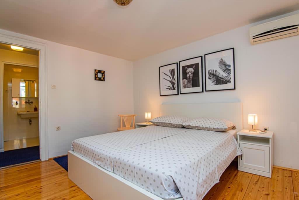 Apartments And Rooms Ille ชิเบนิก ภายนอก รูปภาพ