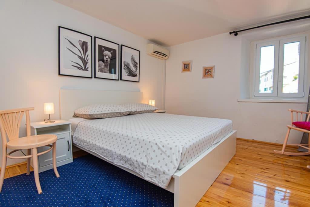 Apartments And Rooms Ille ชิเบนิก ภายนอก รูปภาพ