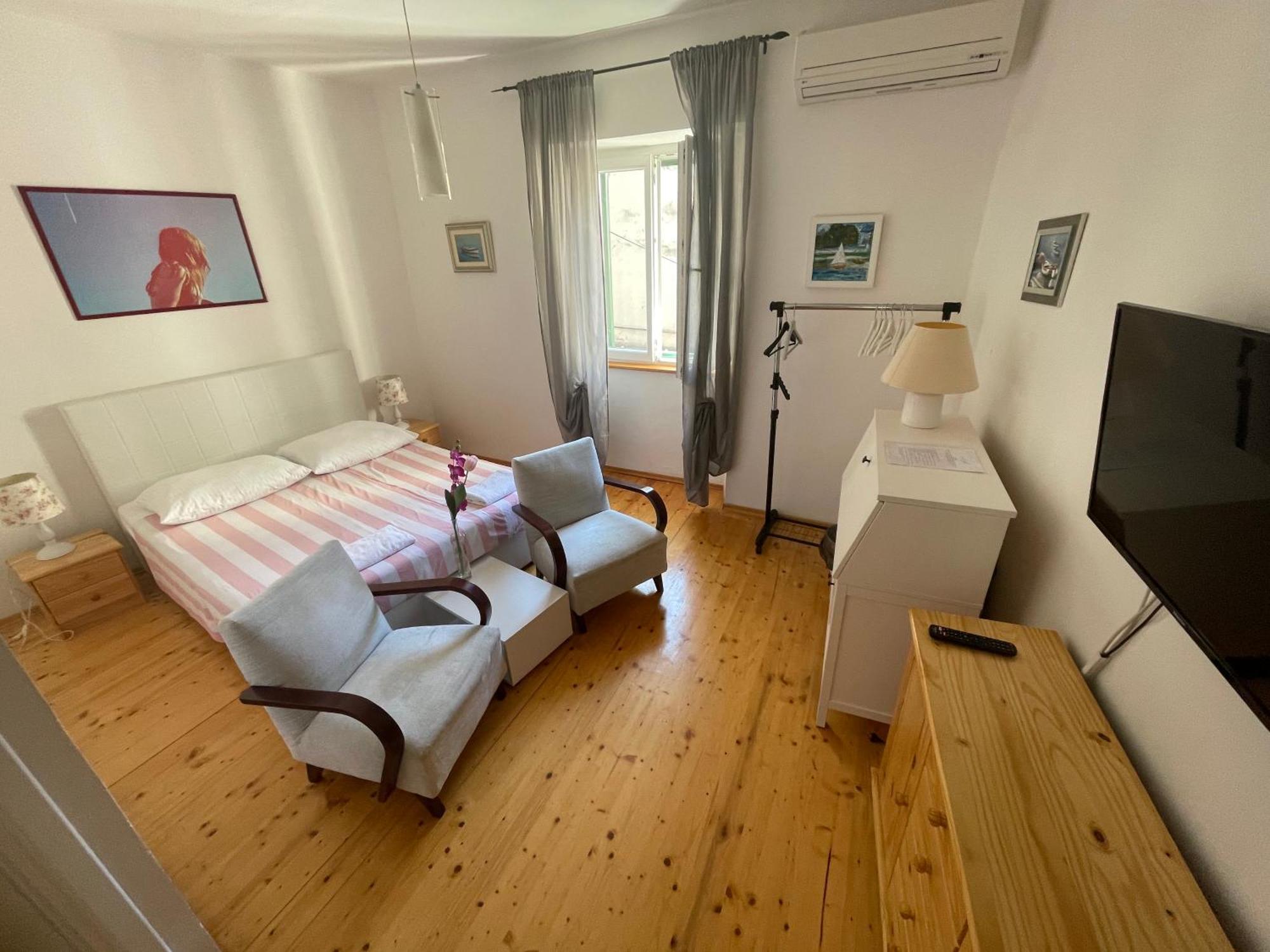 Apartments And Rooms Ille ชิเบนิก ภายนอก รูปภาพ