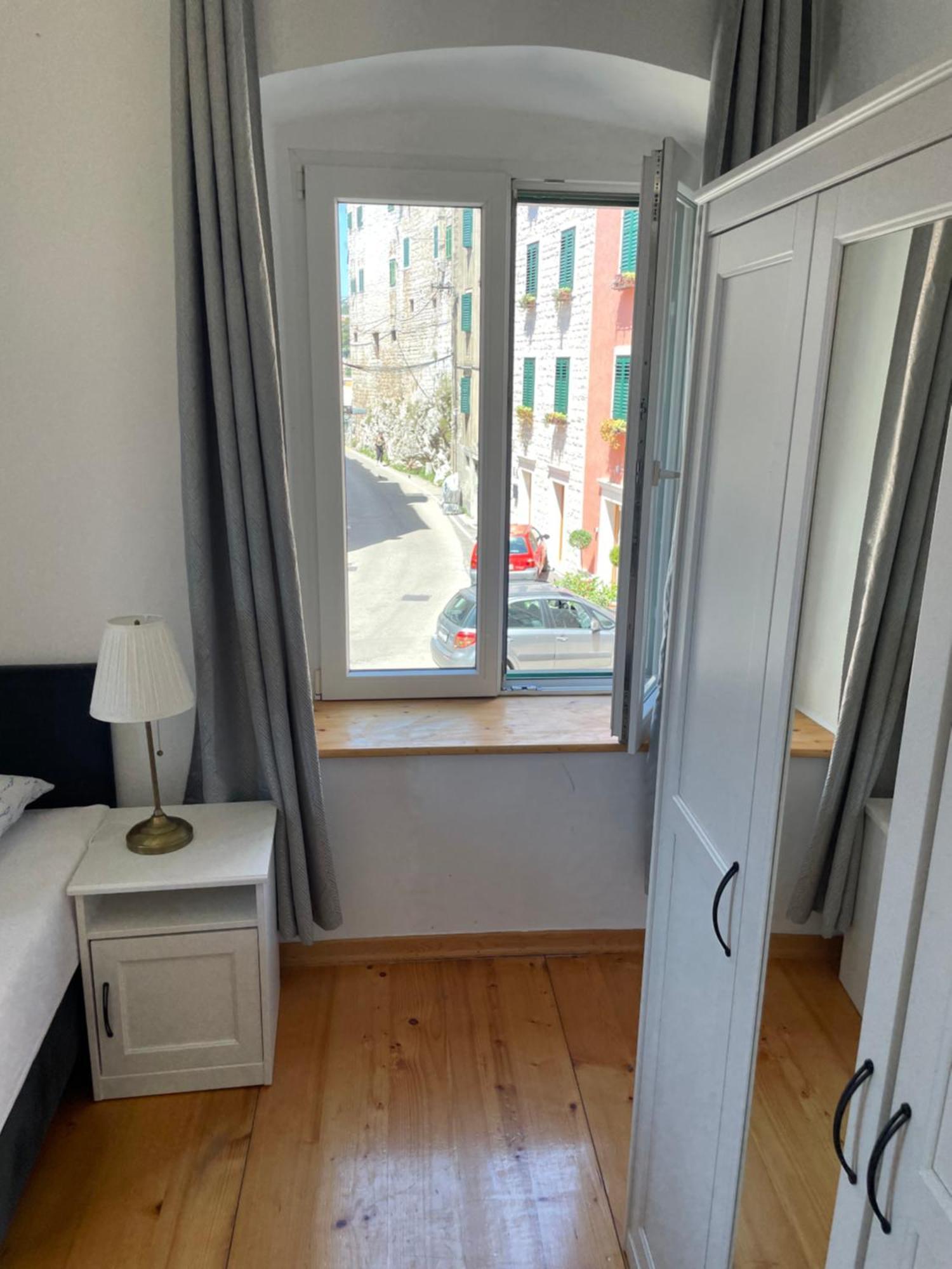 Apartments And Rooms Ille ชิเบนิก ภายนอก รูปภาพ