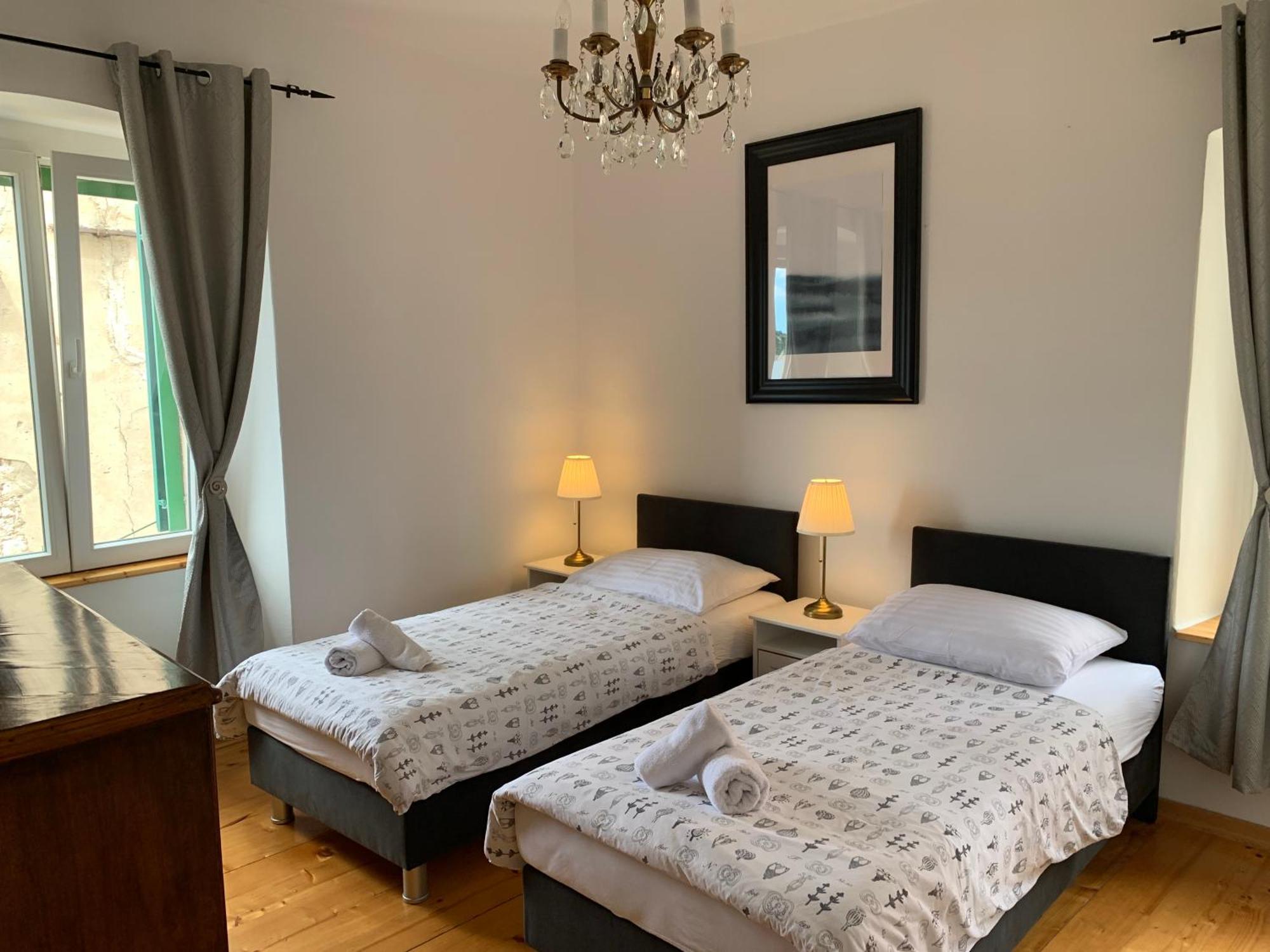 Apartments And Rooms Ille ชิเบนิก ภายนอก รูปภาพ