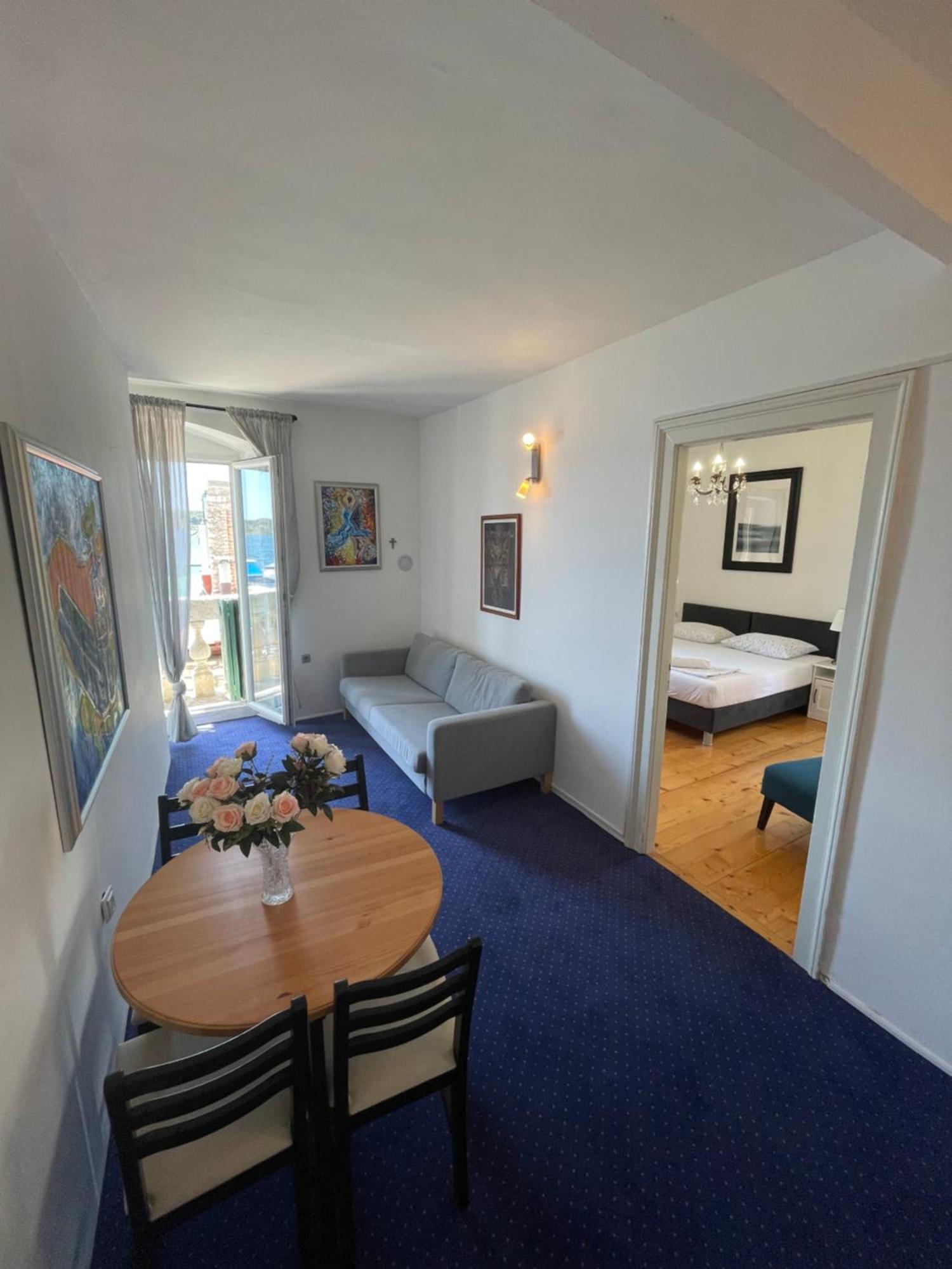Apartments And Rooms Ille ชิเบนิก ภายนอก รูปภาพ