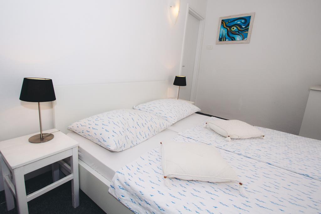 Apartments And Rooms Ille ชิเบนิก ภายนอก รูปภาพ