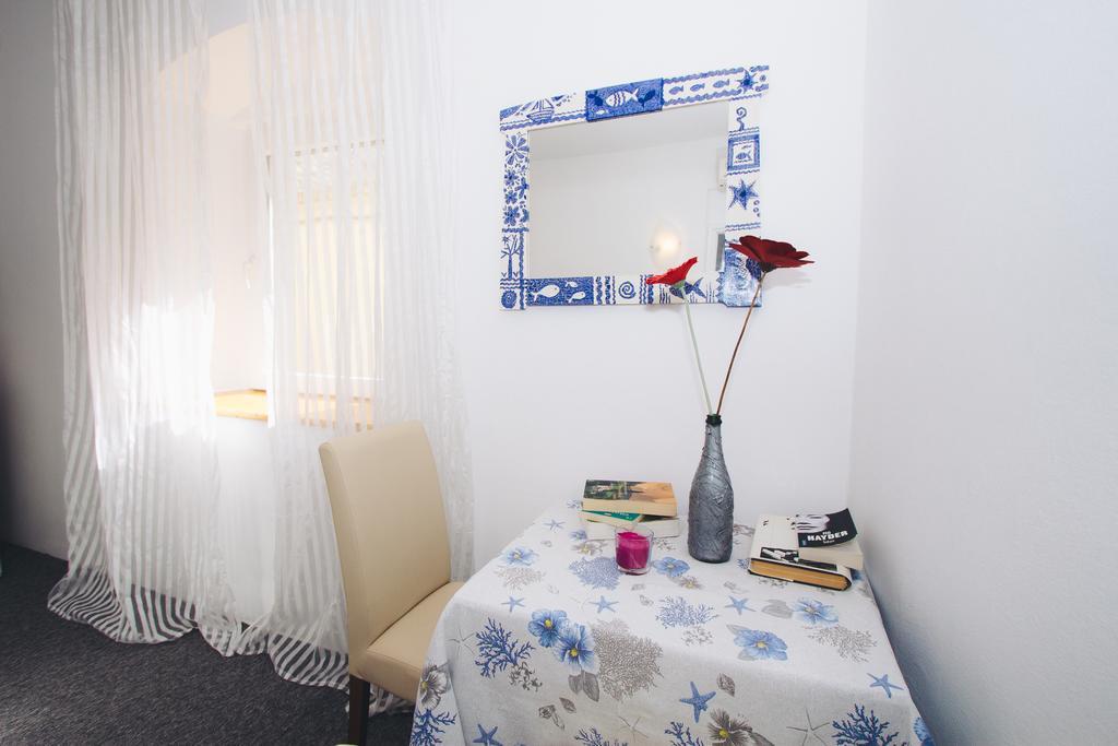 Apartments And Rooms Ille ชิเบนิก ภายนอก รูปภาพ