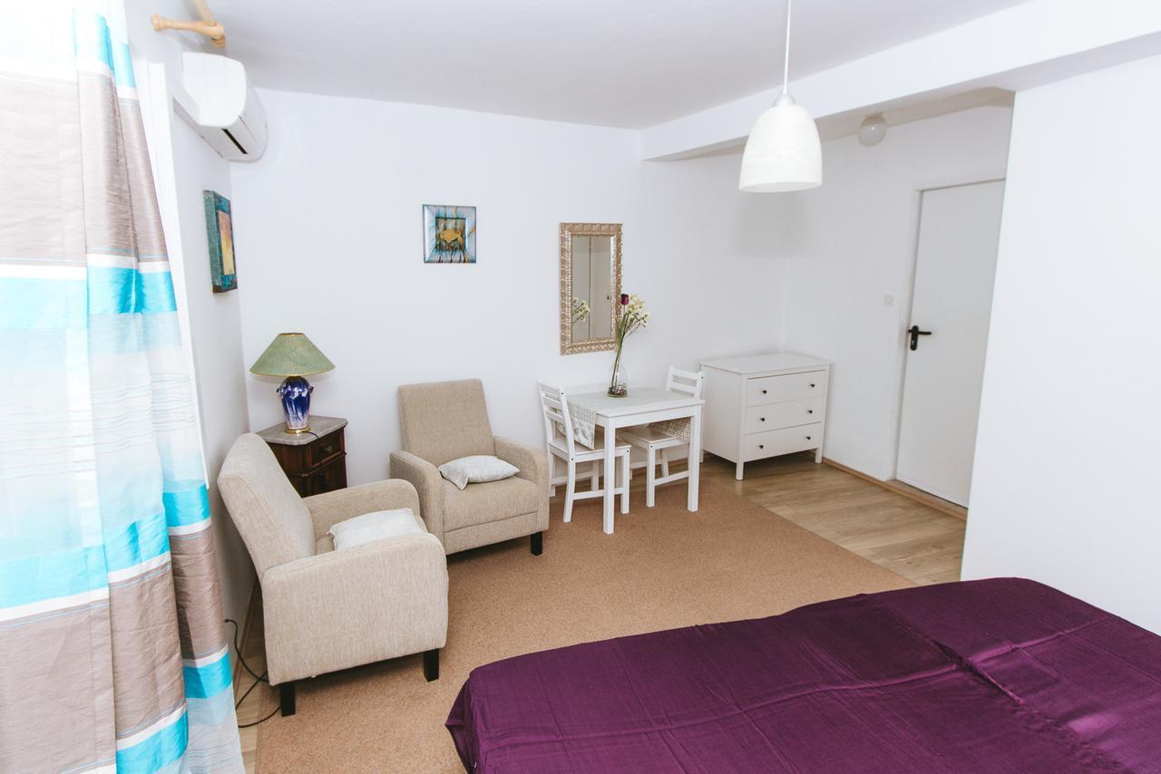 Apartments And Rooms Ille ชิเบนิก ภายนอก รูปภาพ