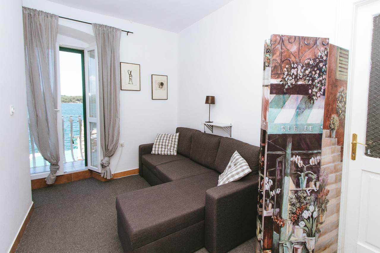 Apartments And Rooms Ille ชิเบนิก ภายนอก รูปภาพ