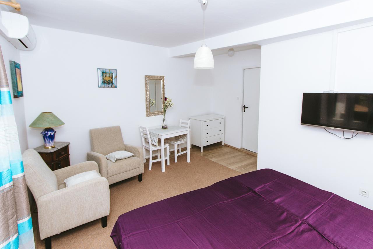 Apartments And Rooms Ille ชิเบนิก ภายนอก รูปภาพ