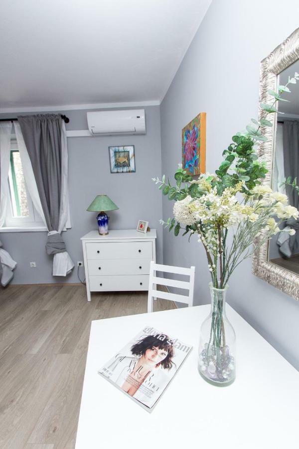 Apartments And Rooms Ille ชิเบนิก ภายนอก รูปภาพ
