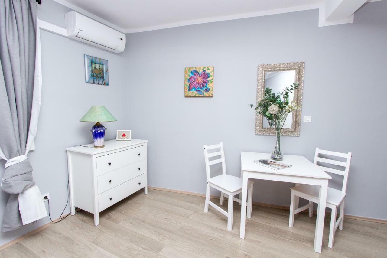 Apartments And Rooms Ille ชิเบนิก ภายนอก รูปภาพ