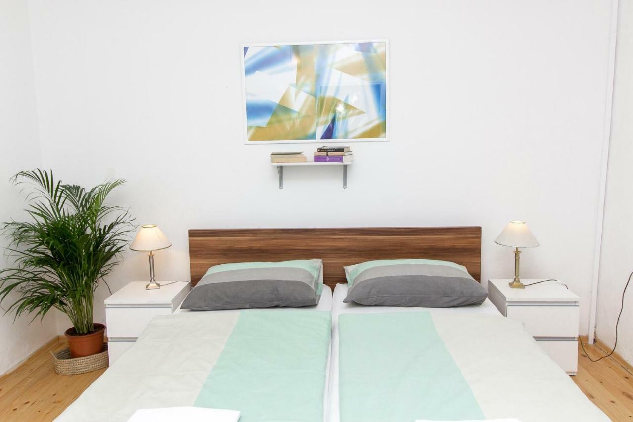 Apartments And Rooms Ille ชิเบนิก ภายนอก รูปภาพ