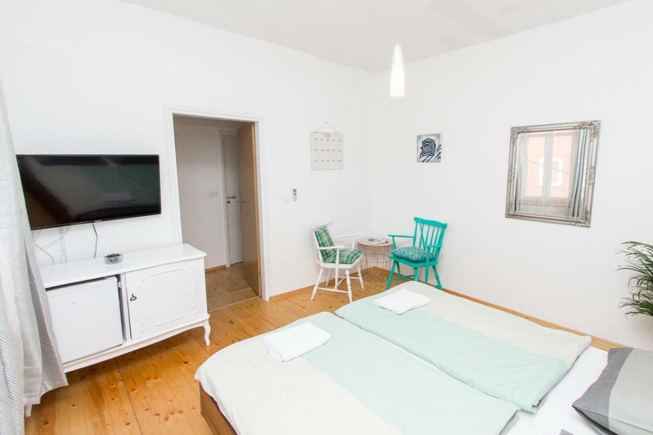 Apartments And Rooms Ille ชิเบนิก ภายนอก รูปภาพ