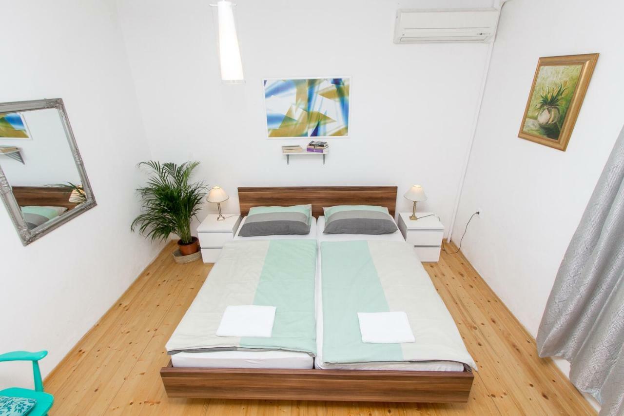 Apartments And Rooms Ille ชิเบนิก ภายนอก รูปภาพ
