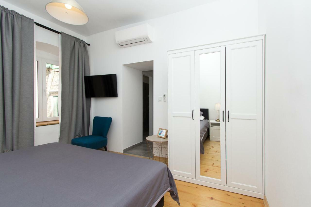 Apartments And Rooms Ille ชิเบนิก ภายนอก รูปภาพ